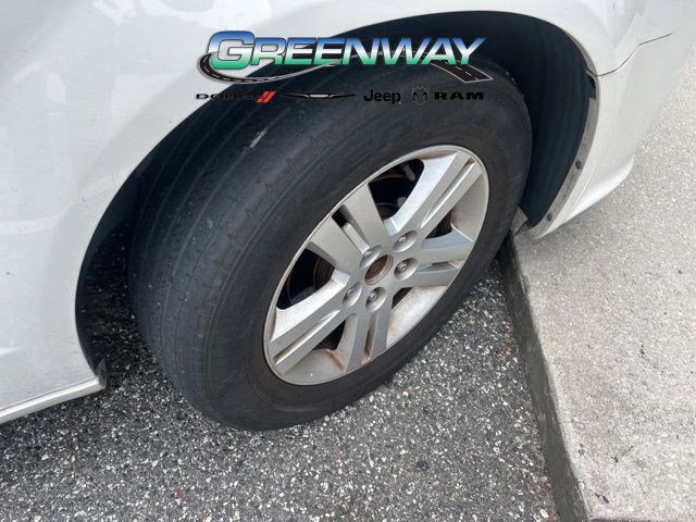 Used 2011 Dodge Grand Caravan Crew w/ Entertainment Group 1 FWD image 9