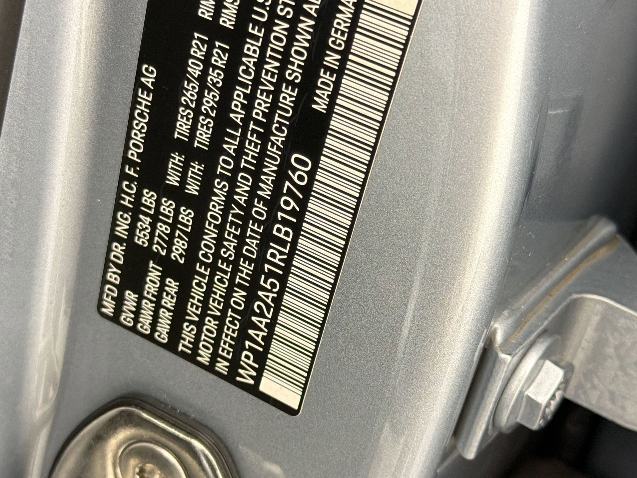 Certified 2024 Porsche Macan AWD/4WD image 26