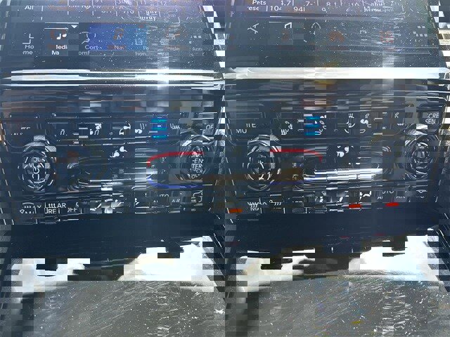 Used 2023 Jeep Grand Cherokee Trailhawk w/ Advanced Protech Group II image 21