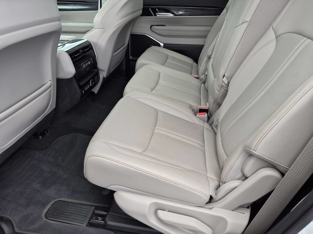 Certified 2024 Jeep Wagoneer 4WD w/ Premium Group I image 26