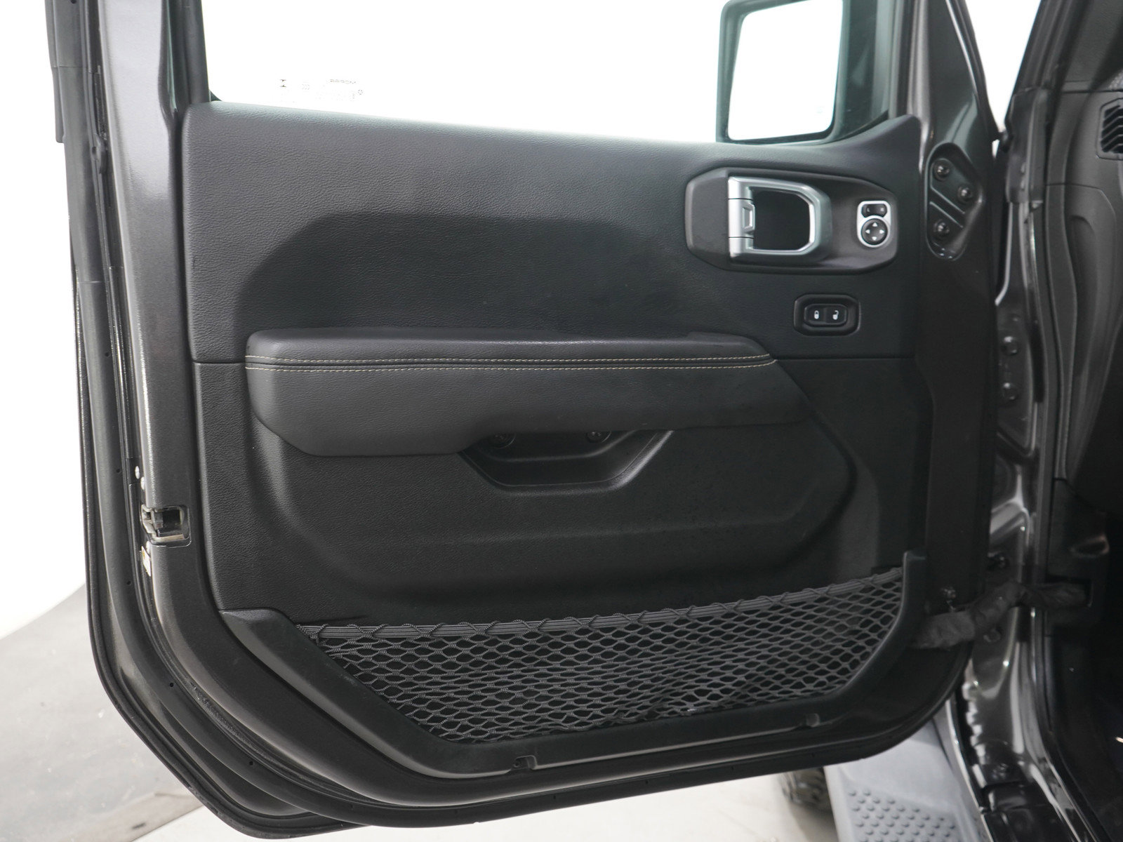 Used 2019 Jeep Wrangler Unlimited Sahara w/ Uconnect 4C Nav & Sound Group AWD/4WD image 20