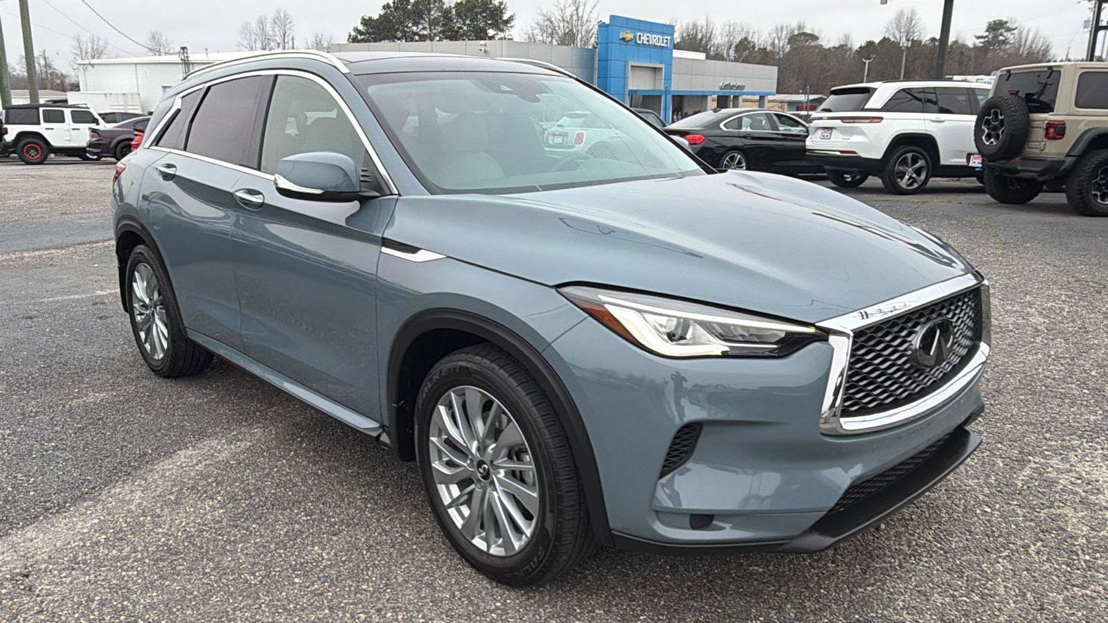 Used 2023 INFINITI QX50 Luxe image 3