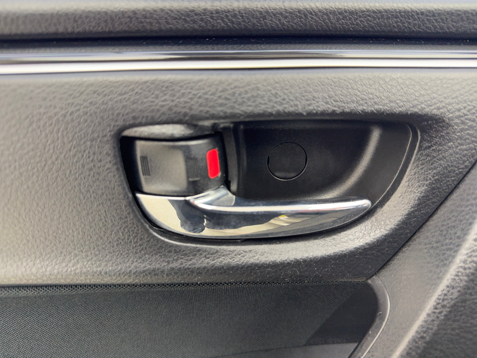 Used 2018 Toyota Corolla LE FWD image 25