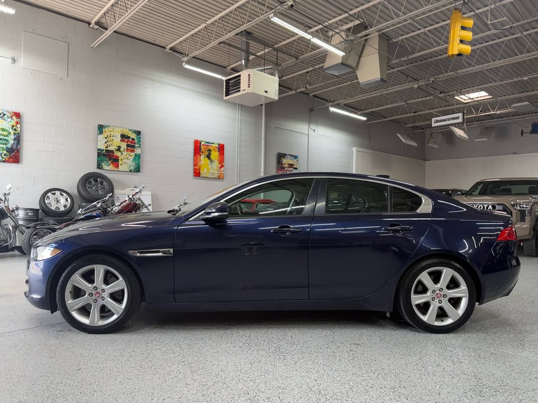 Used 2017 Jaguar XE Premium RWD image 2