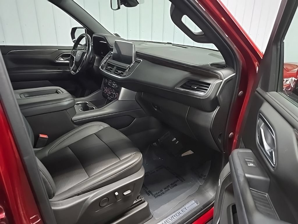 Used 2022 Chevrolet Tahoe Z71 w/ Luxury Package AWD/4WD image 16