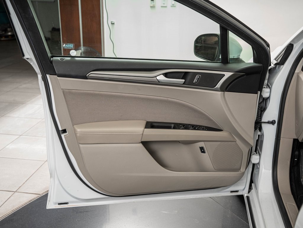 Used 2018 Ford Fusion SE image 17