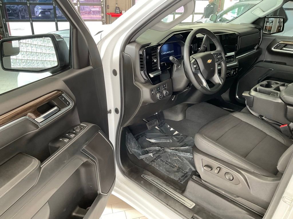 Used 2023 Chevrolet Silverado 1500 LT image 10