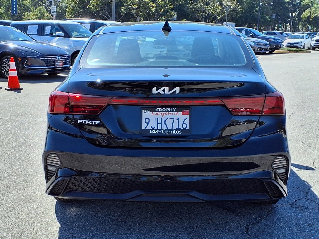 Certified 2023 Kia Forte LXS FWD image 4