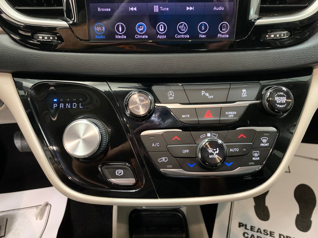 Used 2018 Chrysler Pacifica Touring-L FWD image 29