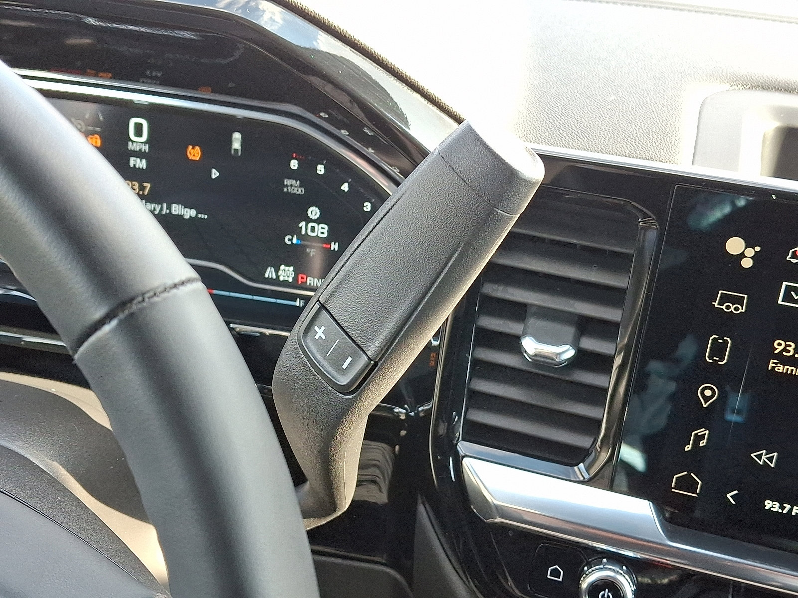 Used 2023 GMC Sierra 1500 SLE image 12