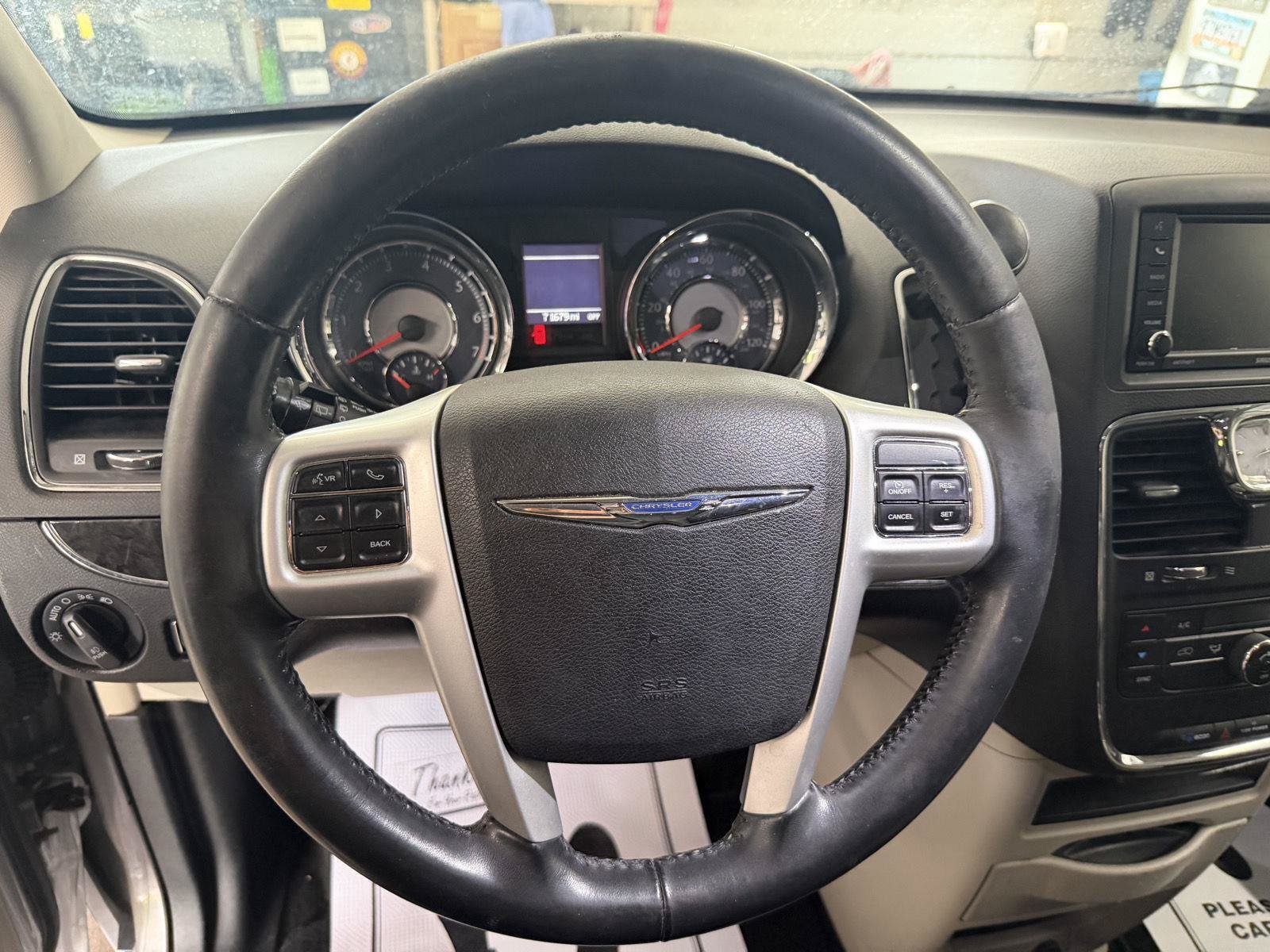 Used 2015 Chrysler Town & Country Touring FWD image 13
