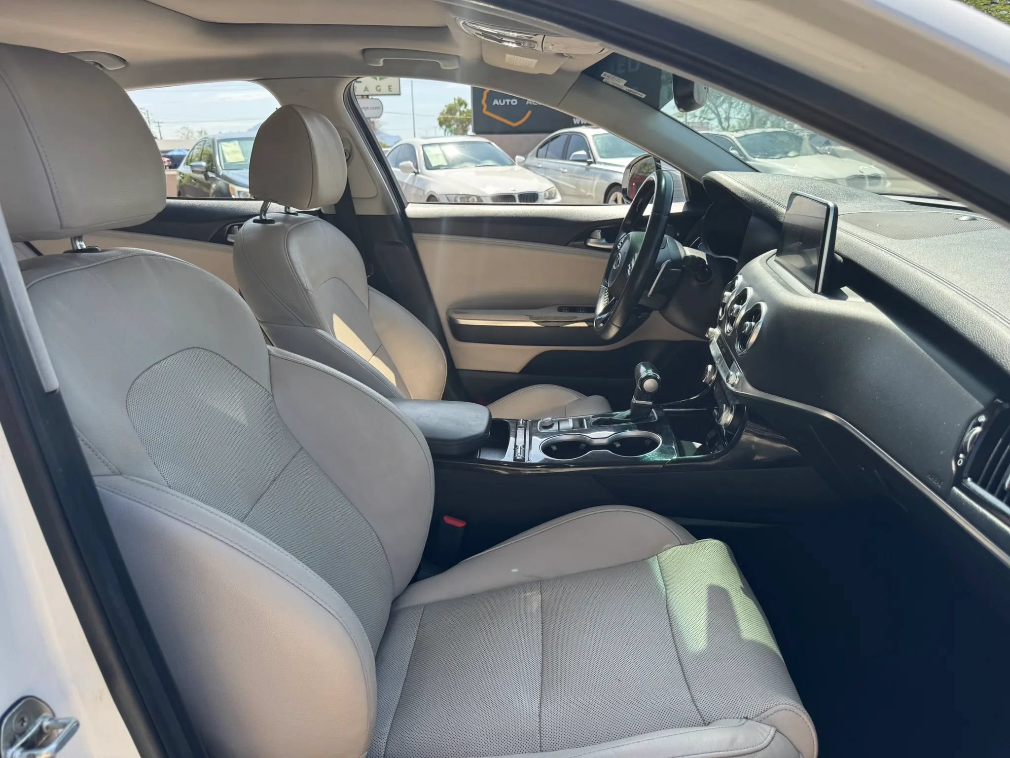 Used 2018 Kia Stinger Premium RWD image 32