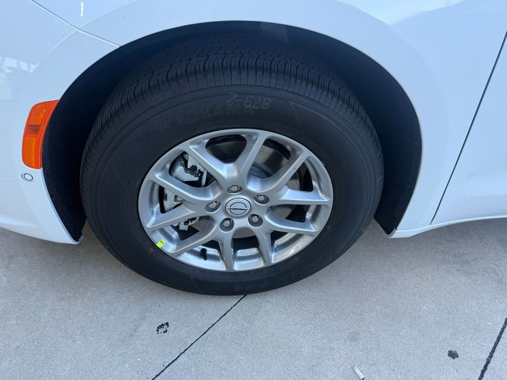 New 2026 Chrysler Pacifica Select image 30