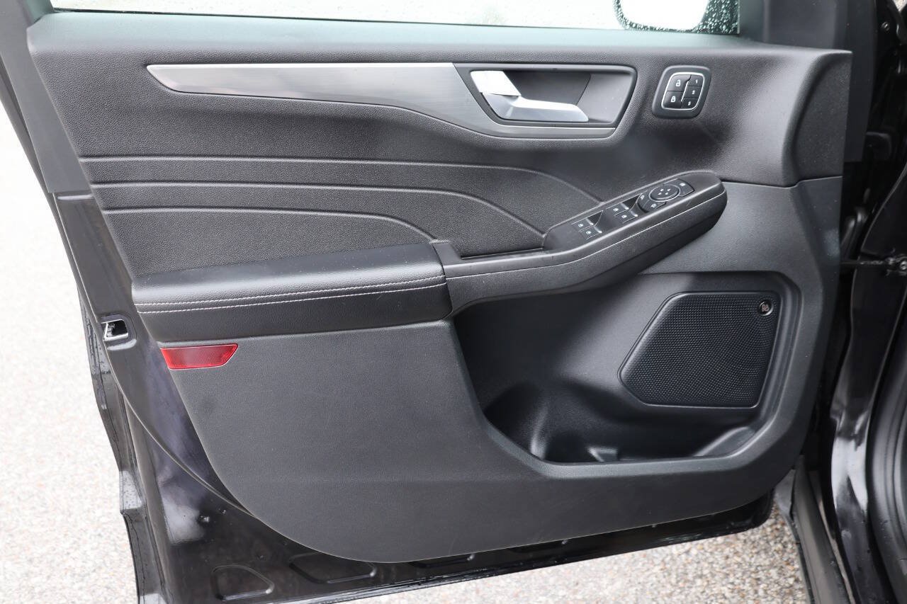 Used 2021 Ford Escape Titanium AWD/4WD image 12