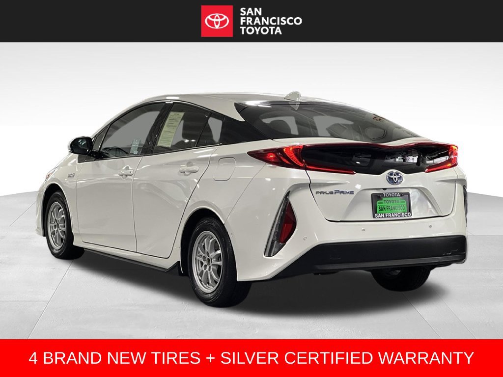 Certified 2017 Toyota Prius Prime Advanced FWD image 3