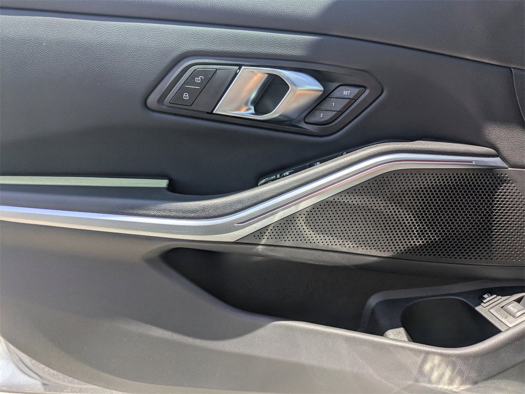 Used 2024 BMW 330e image 27