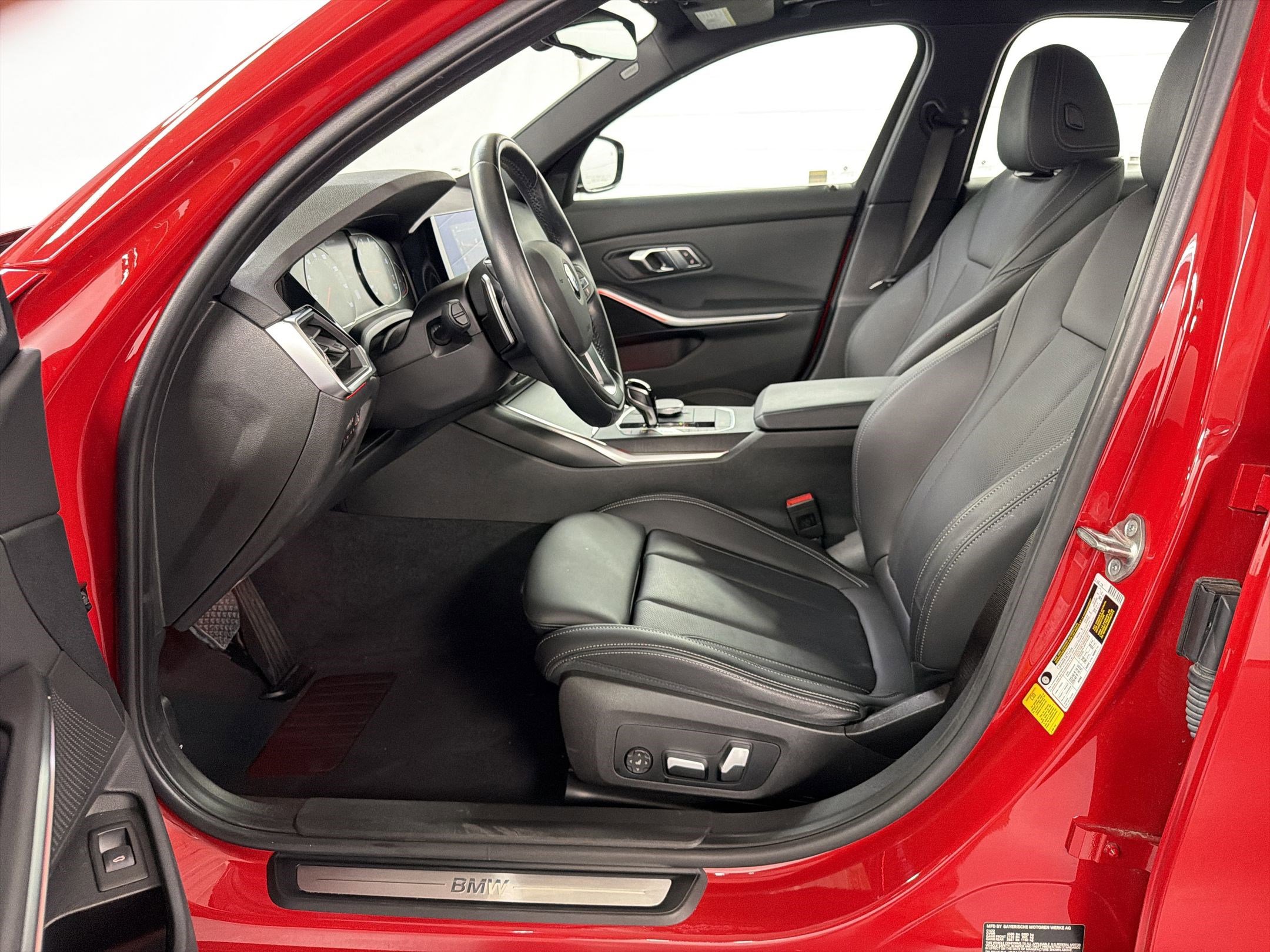 Used 2022 BMW 330i Sedan w/ Driving Assistance Package image 5