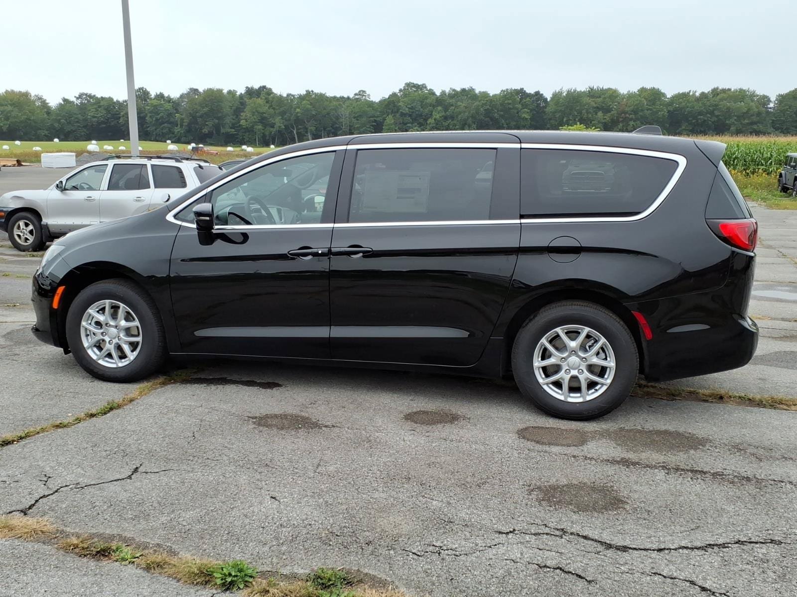New 2027 Chrysler Pacifica LX FWD image 8