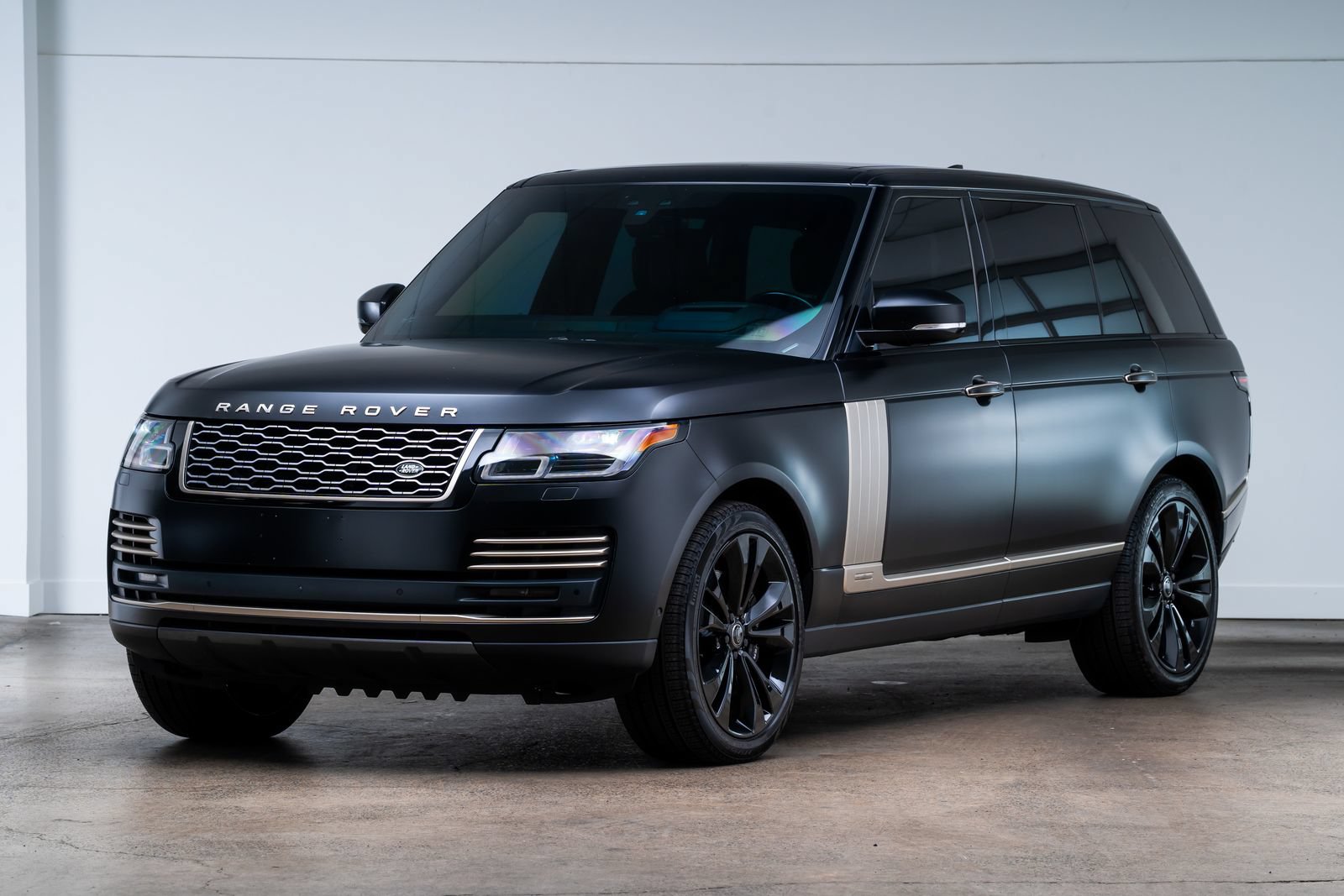 Used 2021 Land Rover Range Rover Autobiography Fifty Edition AWD/4WD image 3