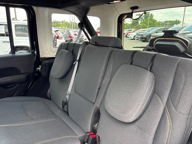Used 2025 Jeep Wrangler Unlimited Sahara w/ Safety Group AWD/4WD image 8
