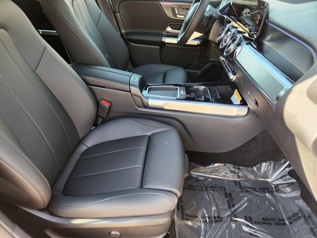 New 2025 Mercedes-Benz GLB 250 4MATIC image 13