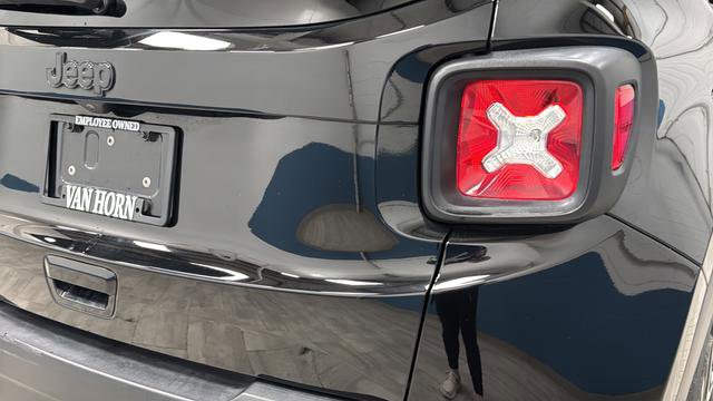 Used 2023 Jeep Renegade Altitude image 32