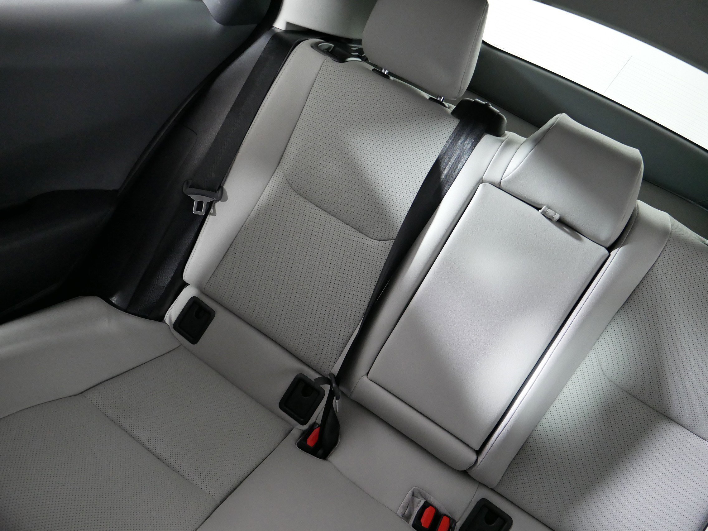 Used 2025 Toyota Prius XLE AWD/4WD image 12