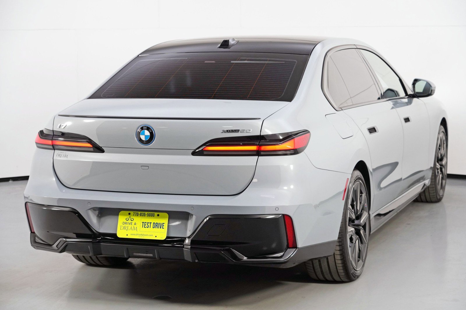 Used 2024 BMW i7 xDrive60 w/ Premium Package image 61