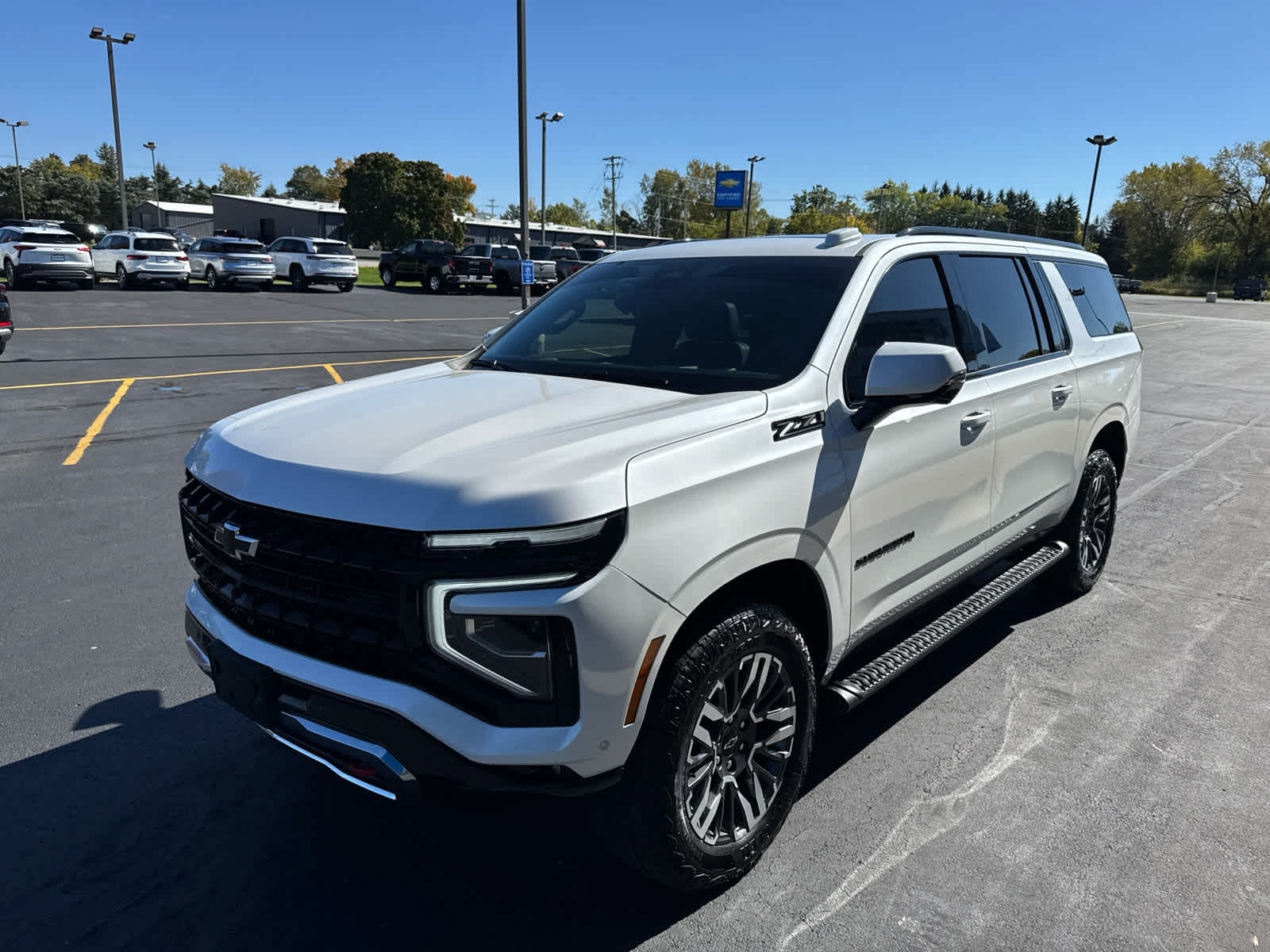 Used 2025 Chevrolet Suburban Z71 w/ Comfort Package AWD/4WD image 12