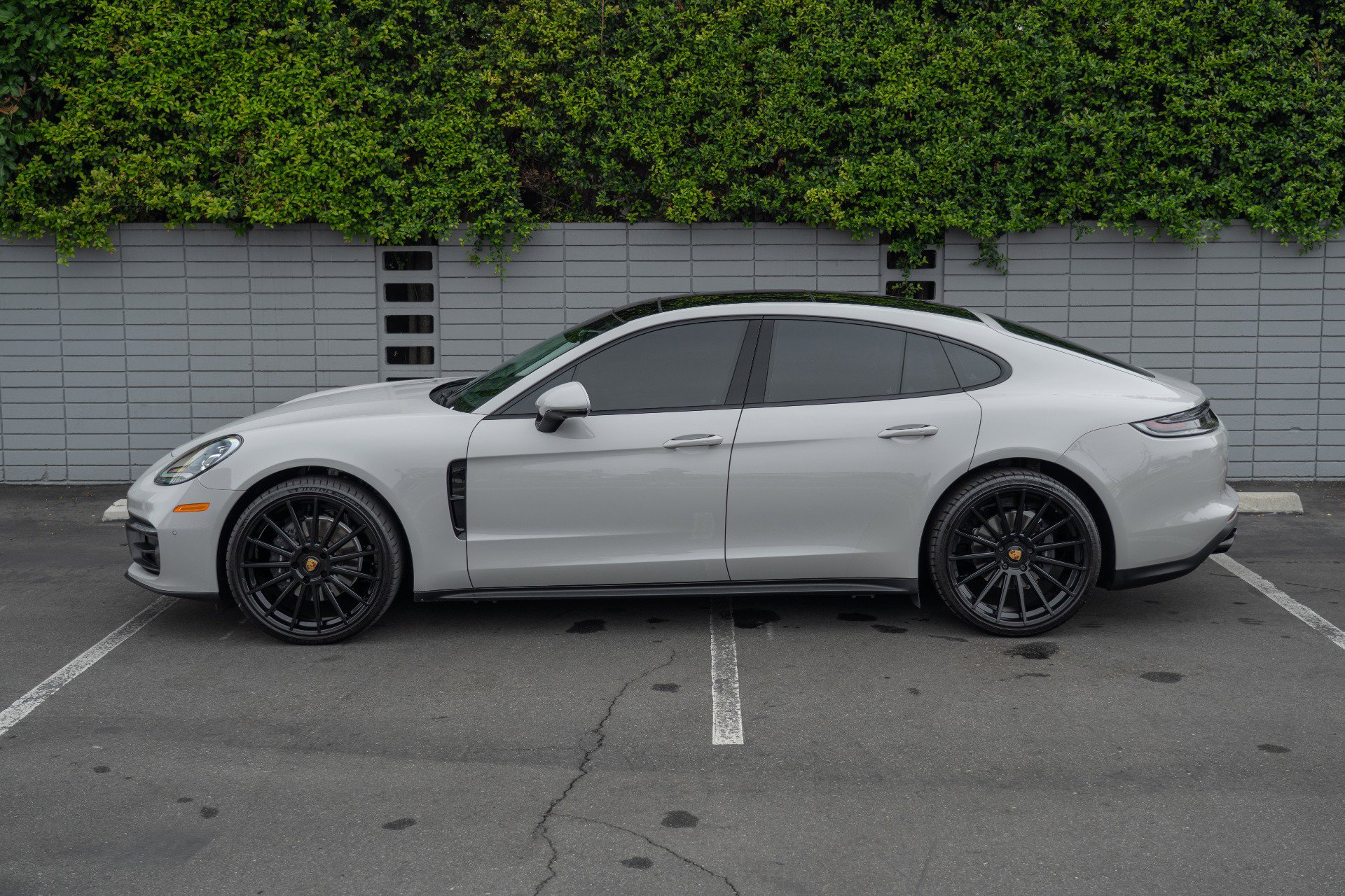 Used 2023 Porsche Panamera 4 Platinum Edition image 19