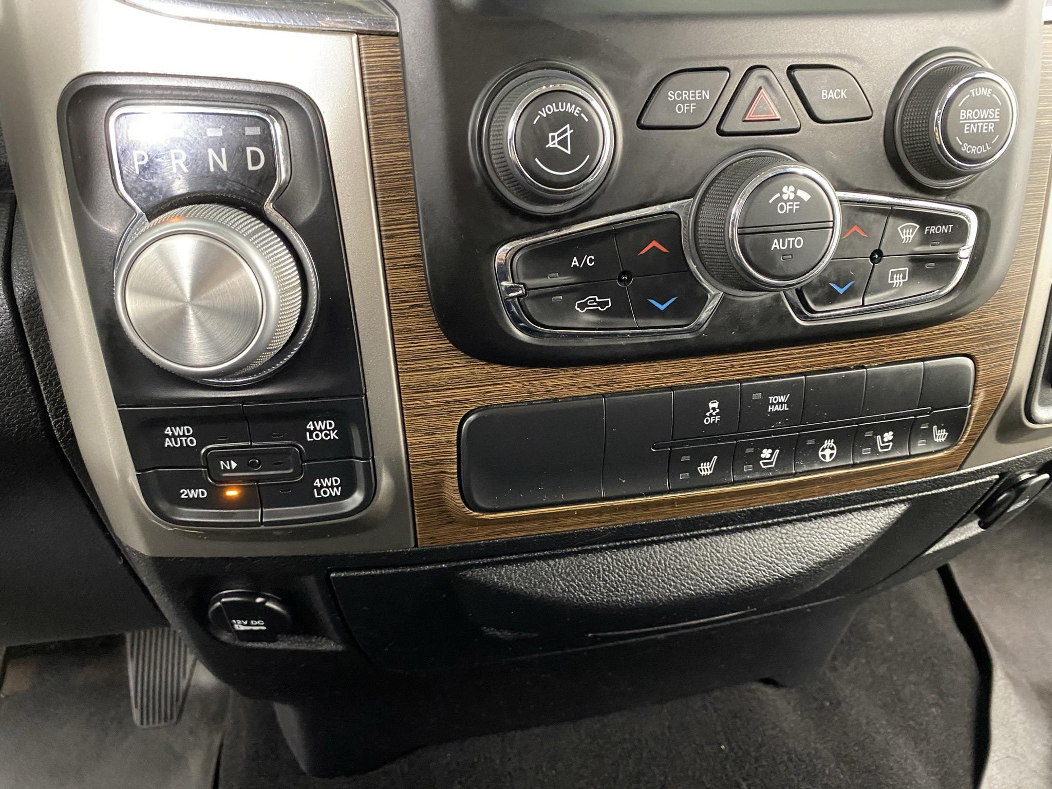 Used 2018 RAM 1500 Laramie w/ Convenience Group AWD/4WD image 19