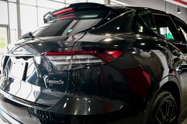 Used 2022 Maserati Levante Modena AWD/4WD image 10