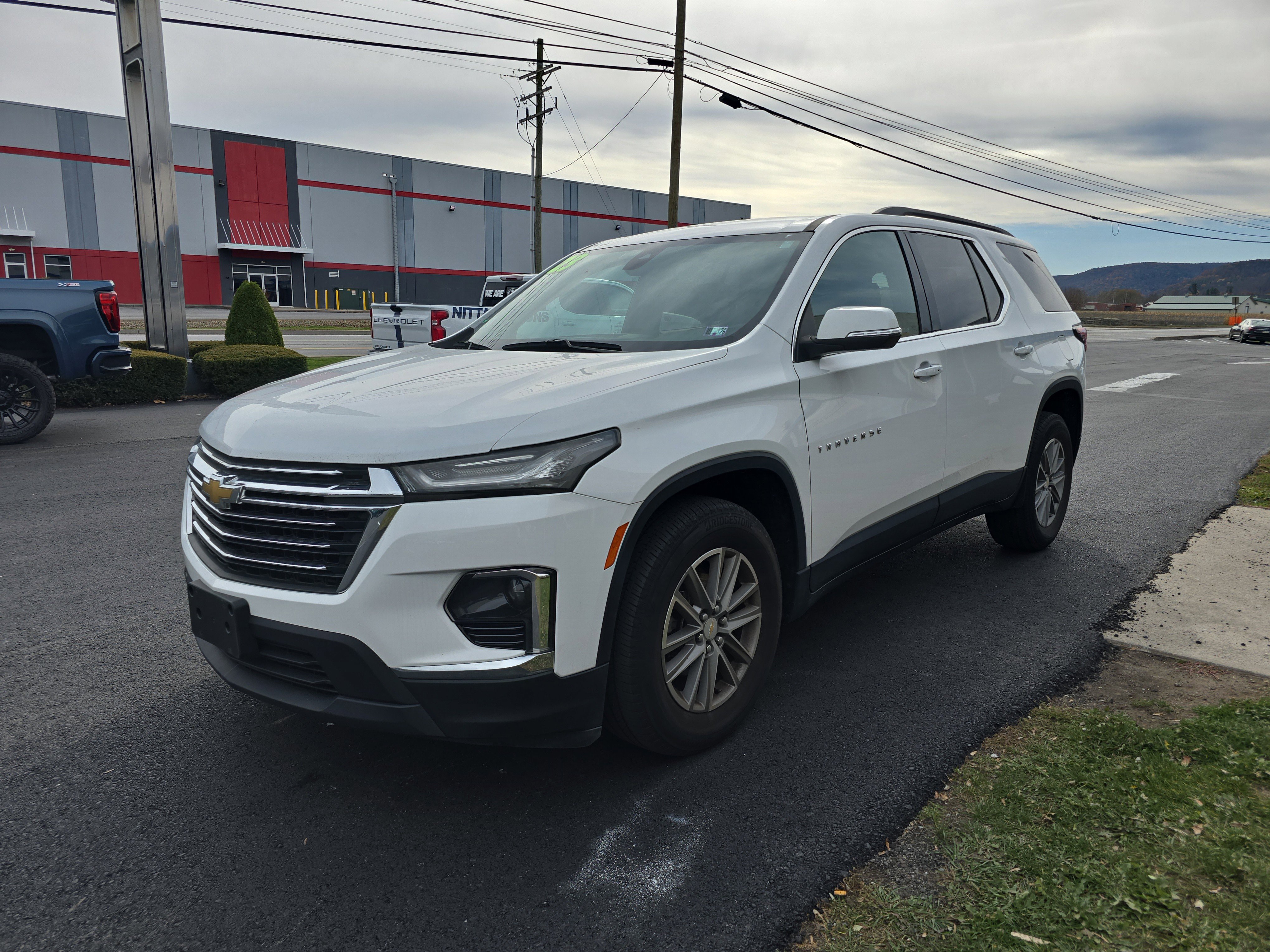 Used 2023 Chevrolet Traverse LT image 8