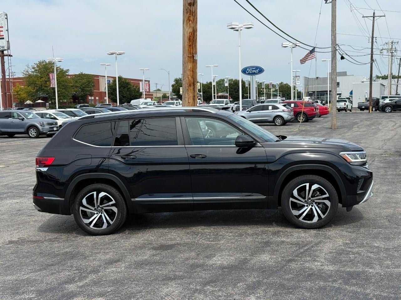 Used 2023 Volkswagen Atlas SEL AWD/4WD image 5