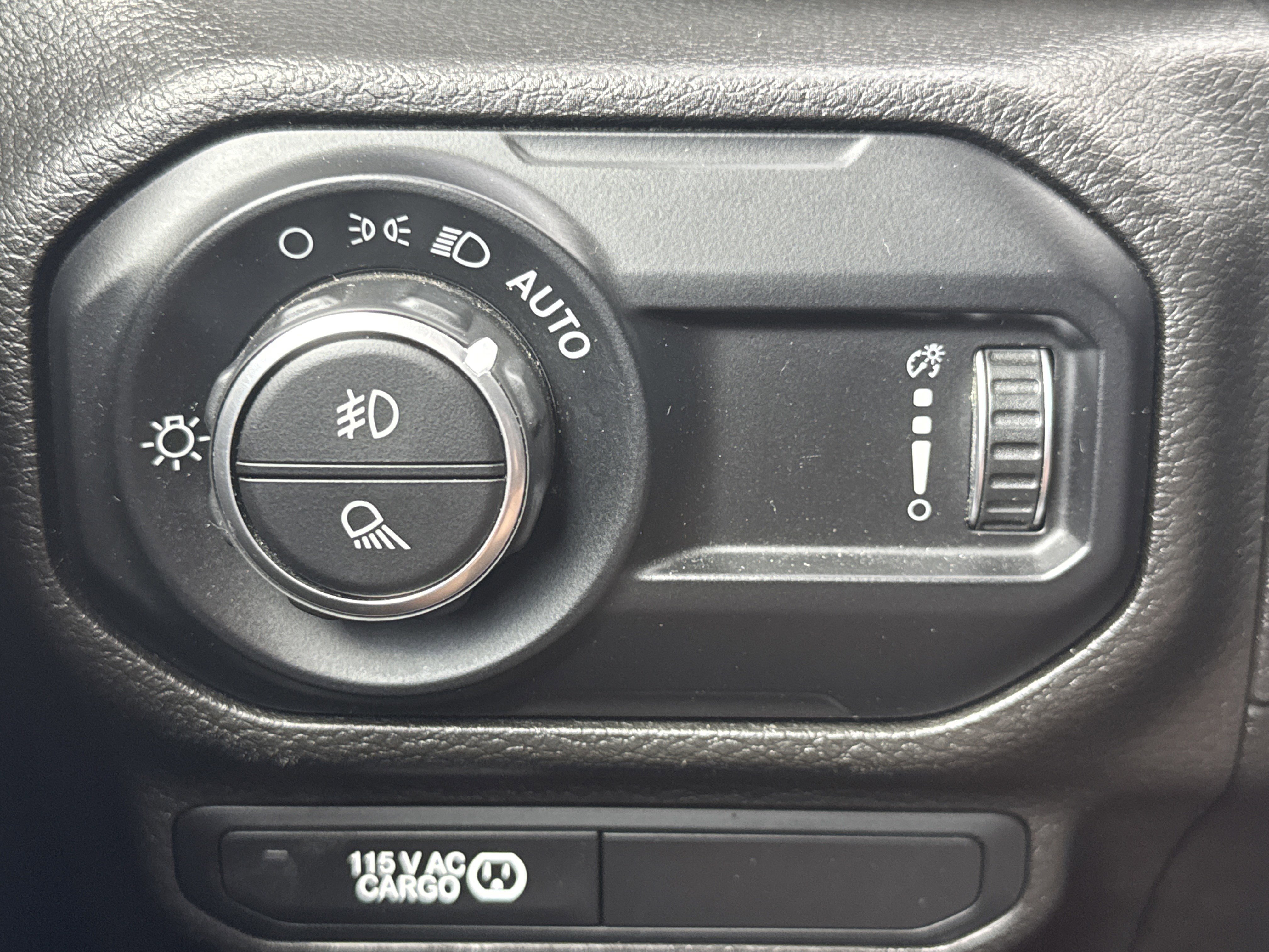 Used 2023 Jeep Gladiator Sport image 14