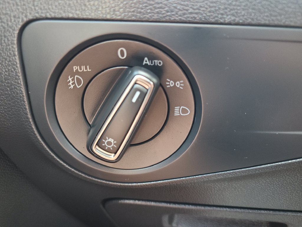 Used 2020 Volkswagen Tiguan SEL FWD image 25