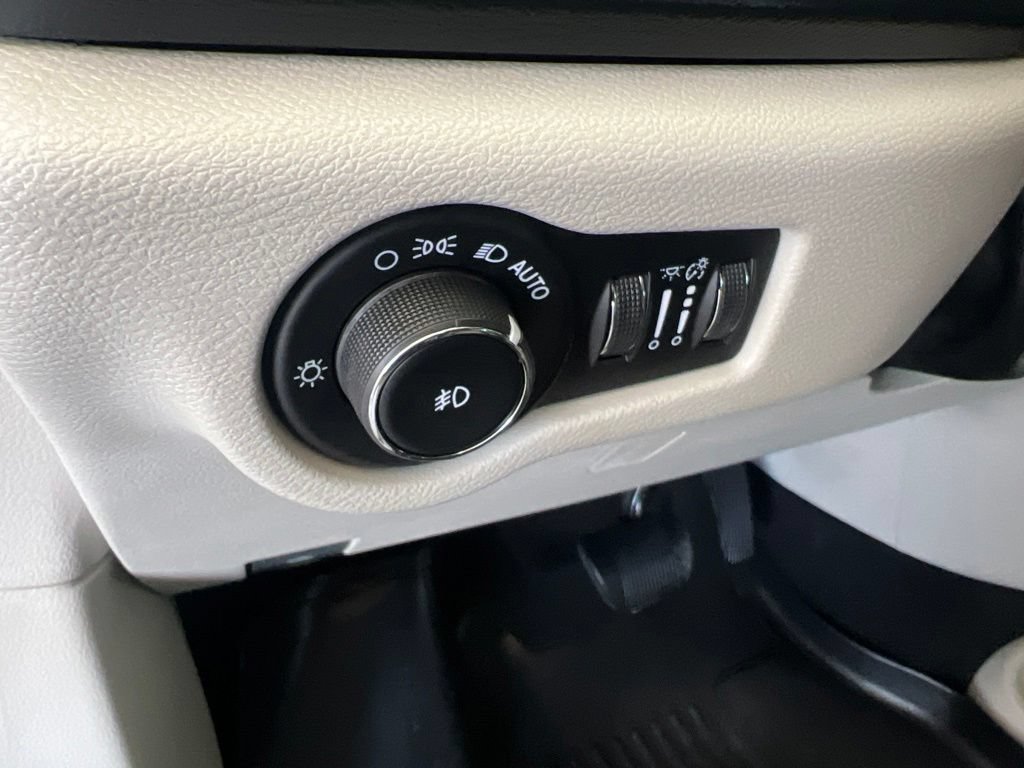 Used 2017 Chrysler Pacifica Touring-L Plus w/ Advanced Safetytec Group FWD image 45