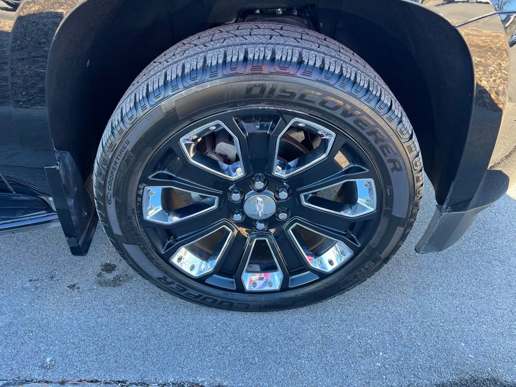 Used 2019 Chevrolet Suburban Premier image 11