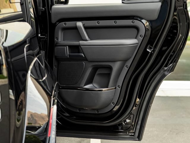 New 2026 Land Rover Defender 110 OCTA AWD/4WD image 34