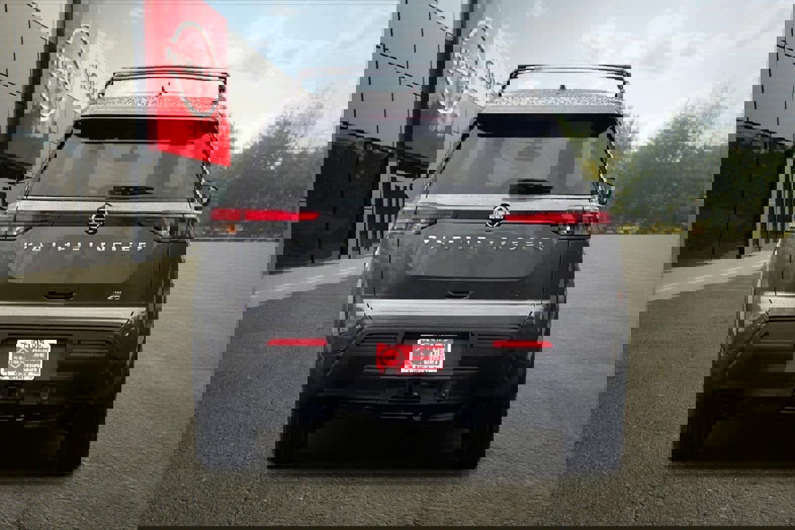 New 2025 Nissan Pathfinder SV image 8