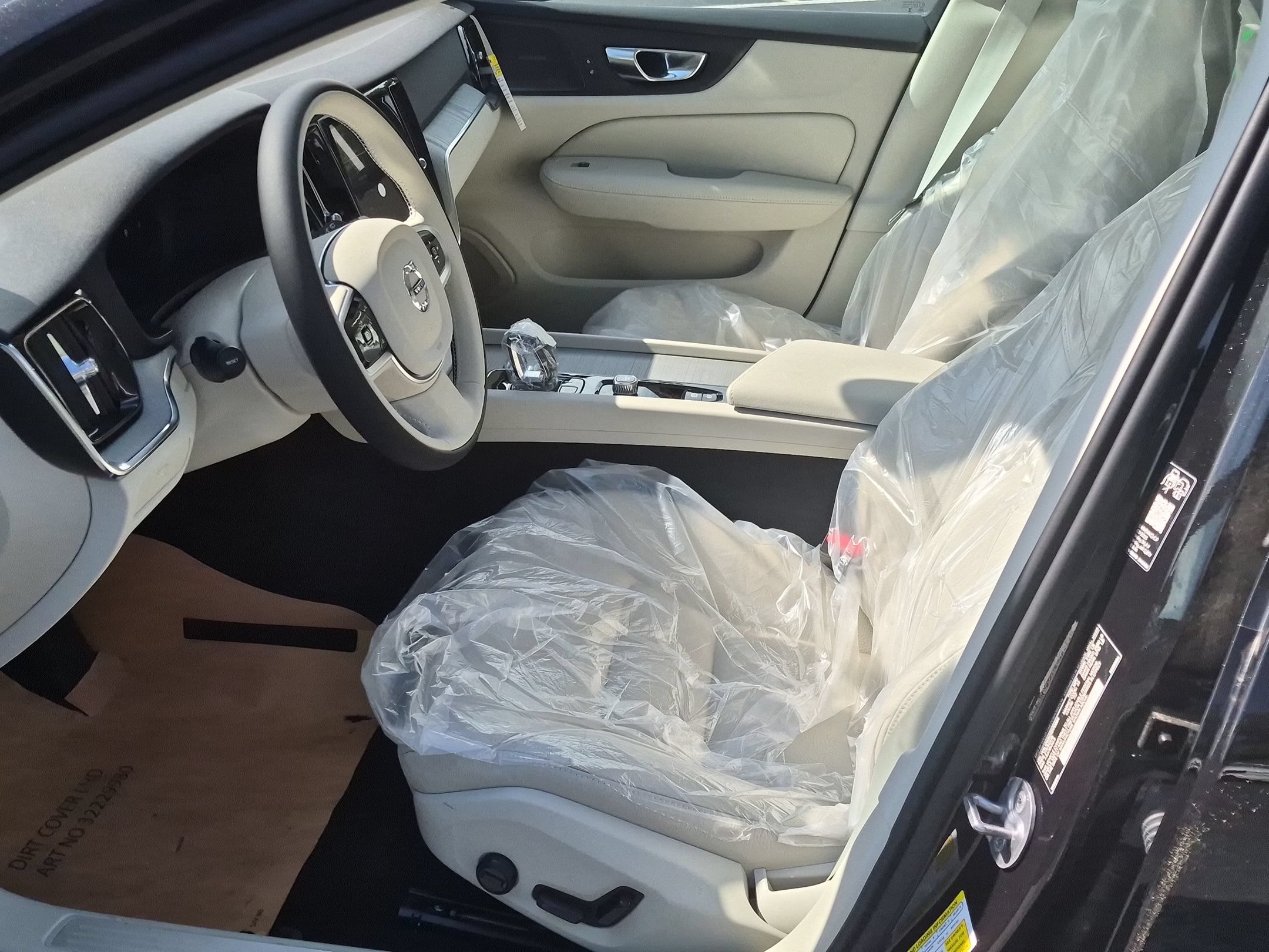 New 2026 Volvo V60 B5 Cross Country Plus w/ Climate Package AWD/4WD image 17