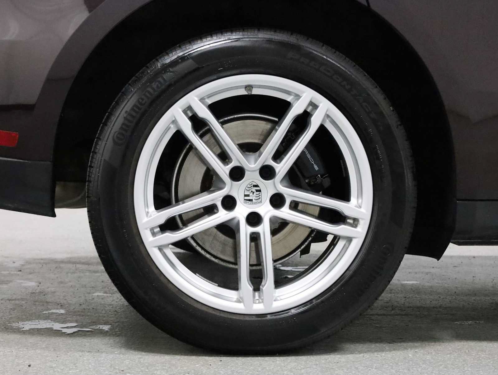 Certified 2023 Porsche Macan Turbo AWD/4WD image 38