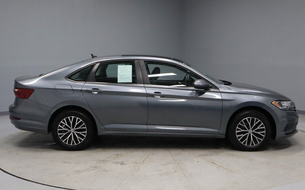 Used 2021 Volkswagen Jetta SE w/ SE Cold Weather Package image 11