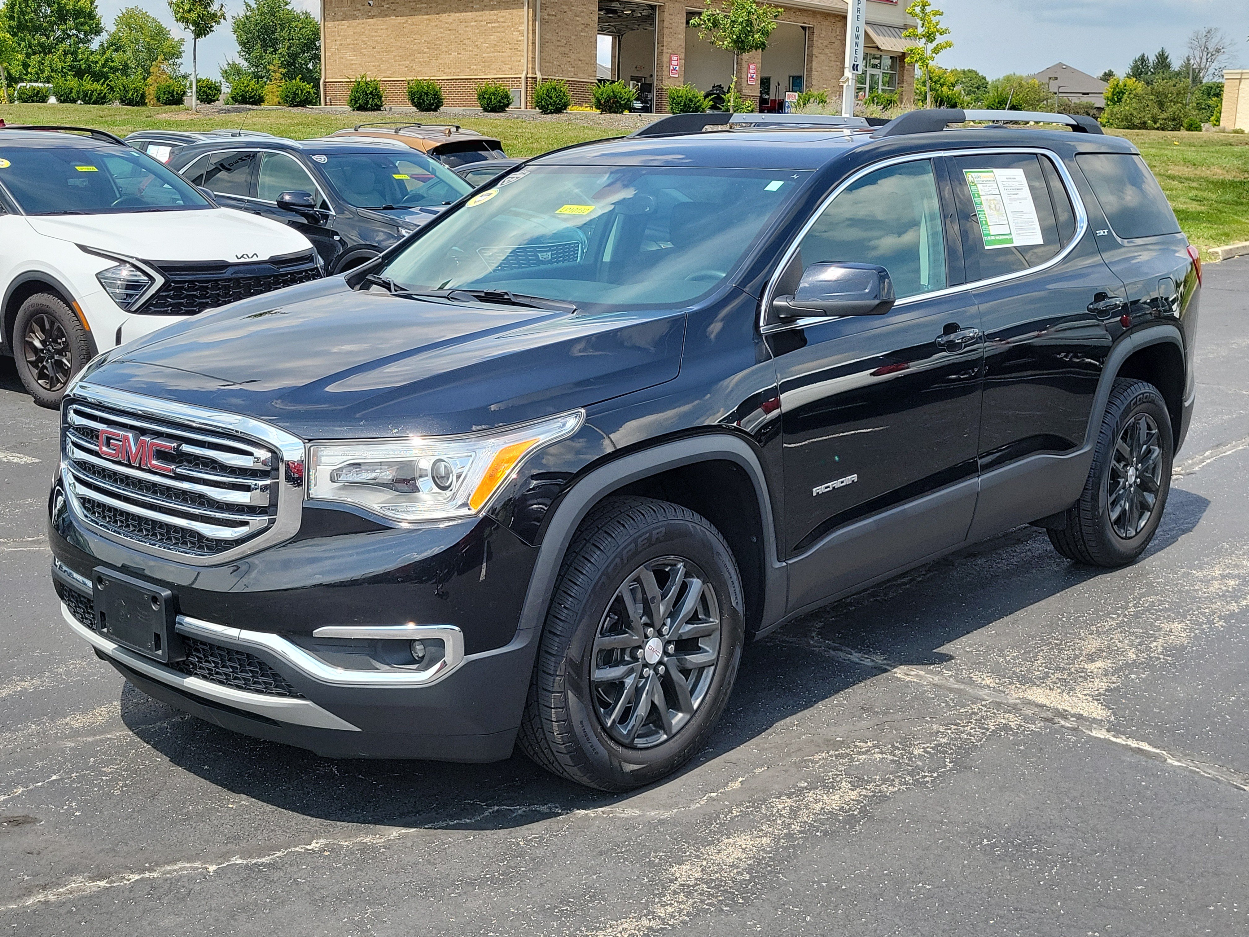 Used 2018 GMC Acadia SLT FWD image 2