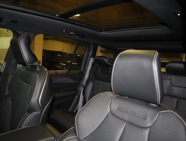 New 2023 Jeep Grand Cherokee Overland w/ Adv Protech Group III image 17
