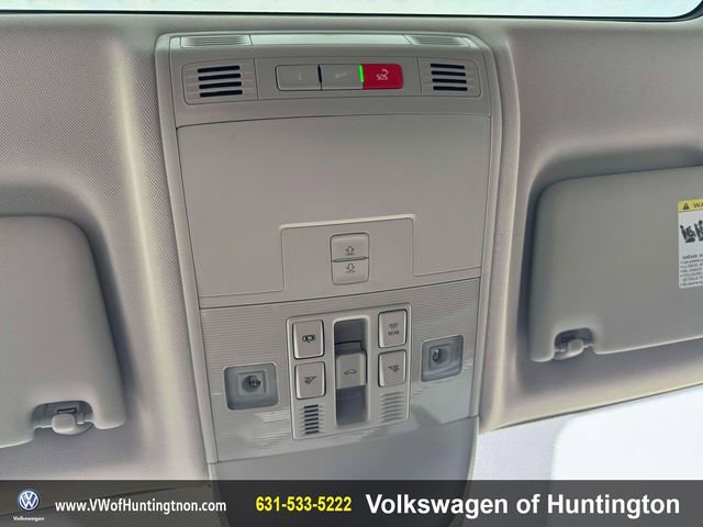 Certified 2025 Volkswagen Taos SE w/ Taos Adventure Package (SXB) image 32