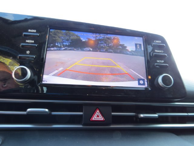 Used 2022 Hyundai Elantra SEL w/ Convenience + Premium Package FWD image 12