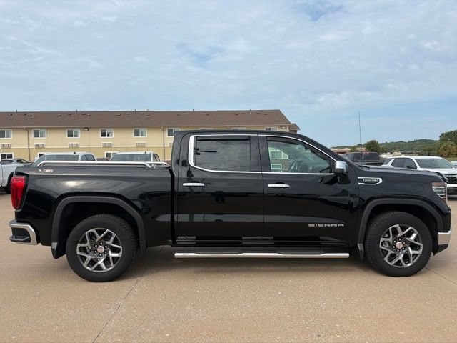 Used 2023 GMC Sierra 1500 SLT AWD/4WD image 2