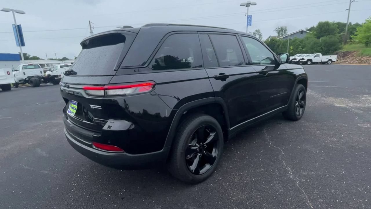 Used 2023 Jeep Grand Cherokee Limited w/ Black Appearance Package RWD image 8