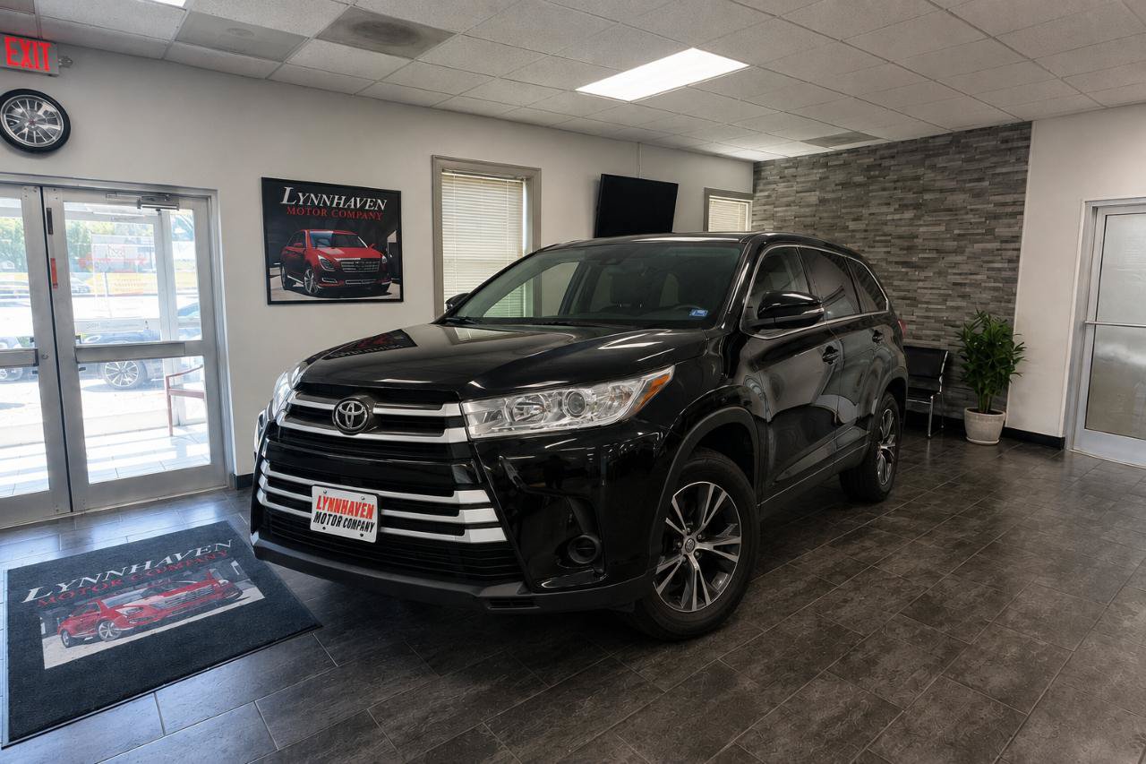 Used 2019 Toyota Highlander LE FWD image 3